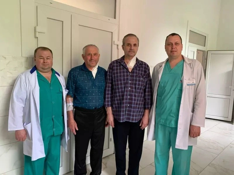 Чернівецькі хірурги запобігли інсультам у двох чоловіків із критичним ураженням артерій
