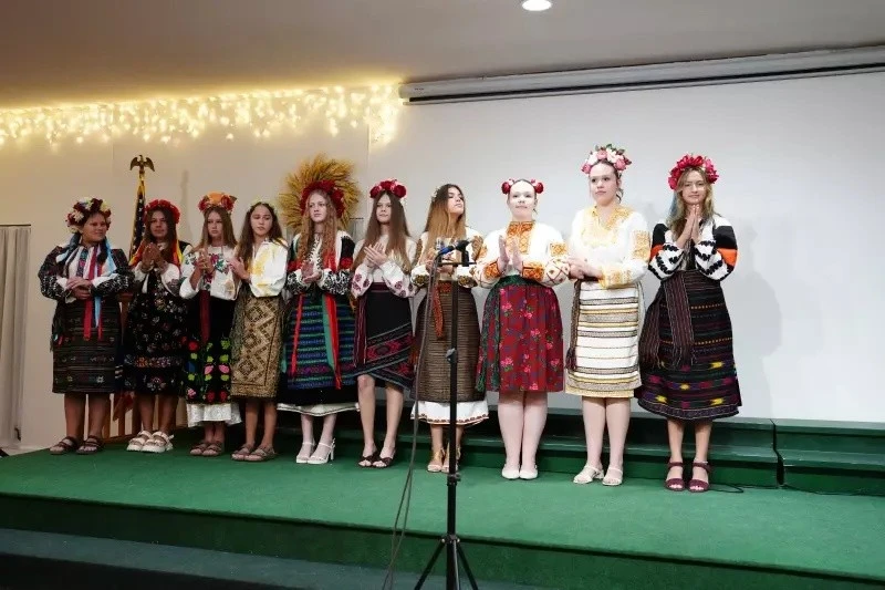 Спадщина в евакуації: у США презентували унікальну колекцію українського строю