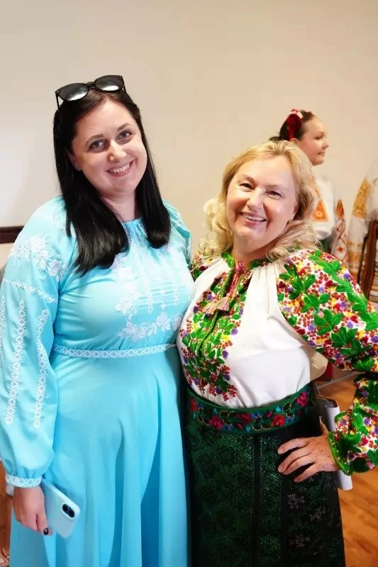Спадщина в евакуації: у США презентували унікальну колекцію українського строю