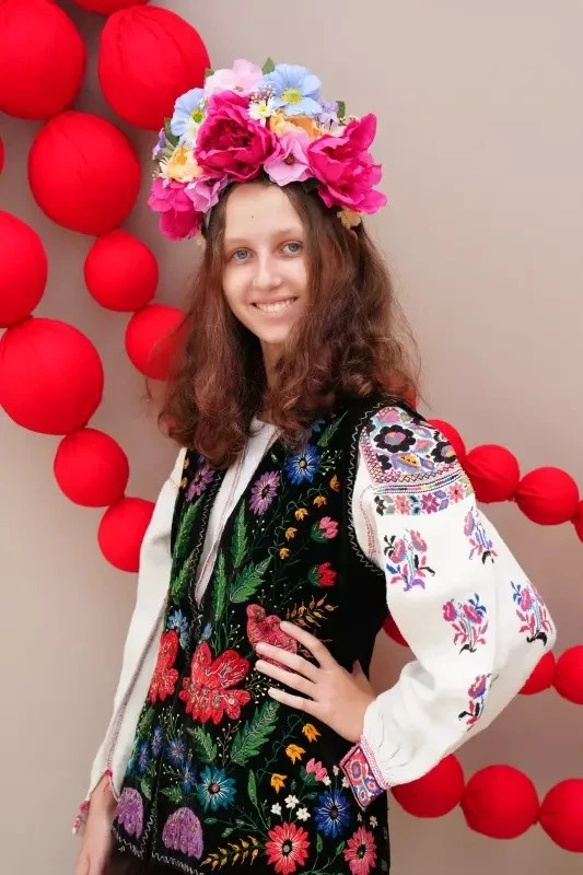 Спадщина в евакуації: у США презентували унікальну колекцію українського строю