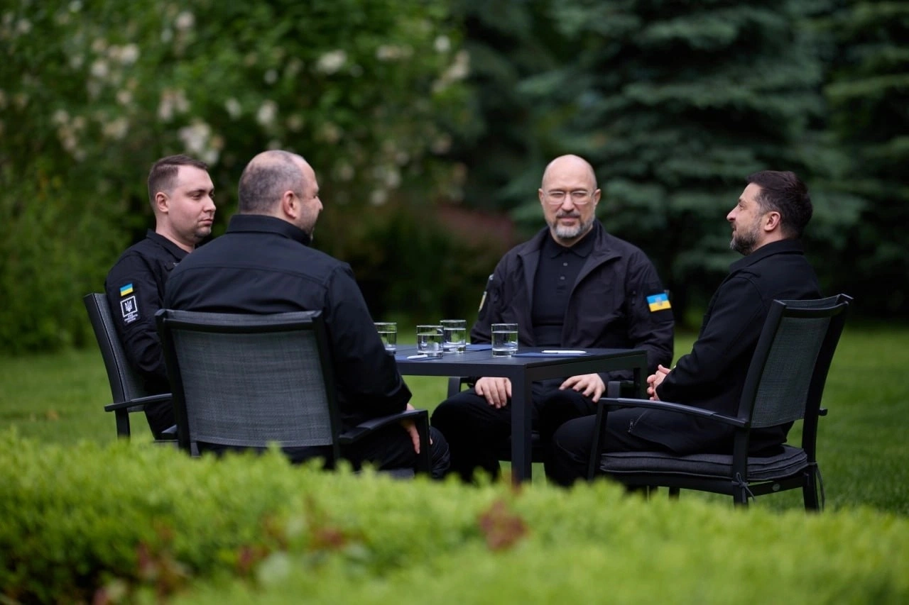 Пріоритет – ППО та дрони: Володимир Зеленський скликав спеціальну нараду щодо стратегічних кроків України