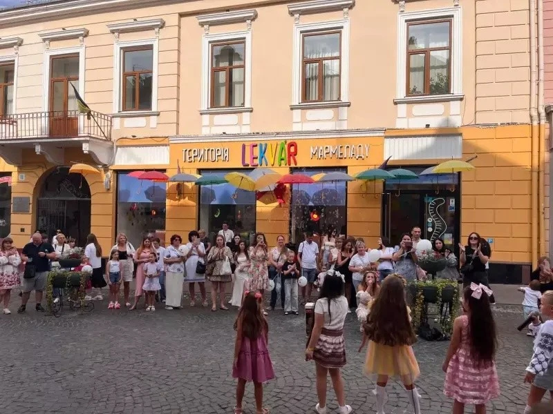 Музичний вечір просто неба: чернівчан запрошують на концерт у центрі