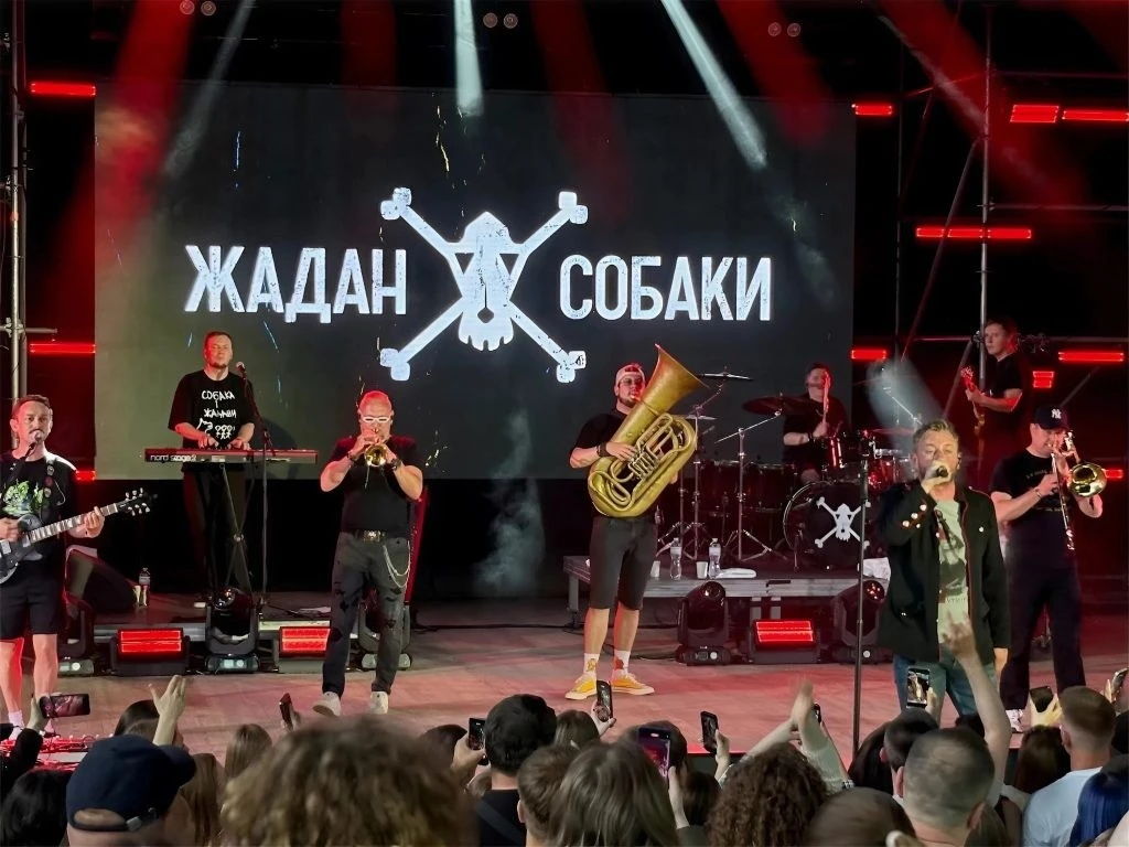 Аншлаг у Чернівцях: як пройшов виступ гурту «Жадан і Собаки»